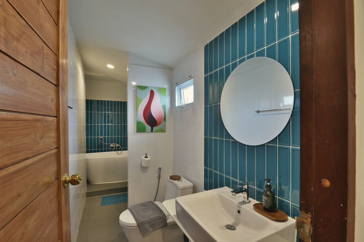 Holy Deluxe Plus bathroom